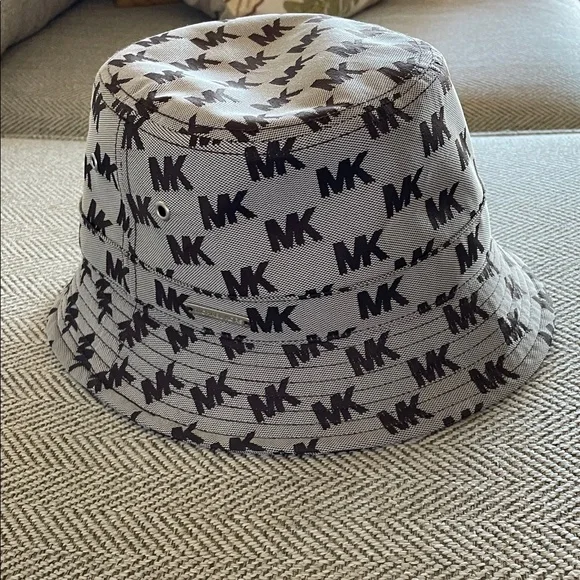 NWT Michael Kors bucket hat Michael Kors Jacquard Logo Bucket Hat - Macy main image 3